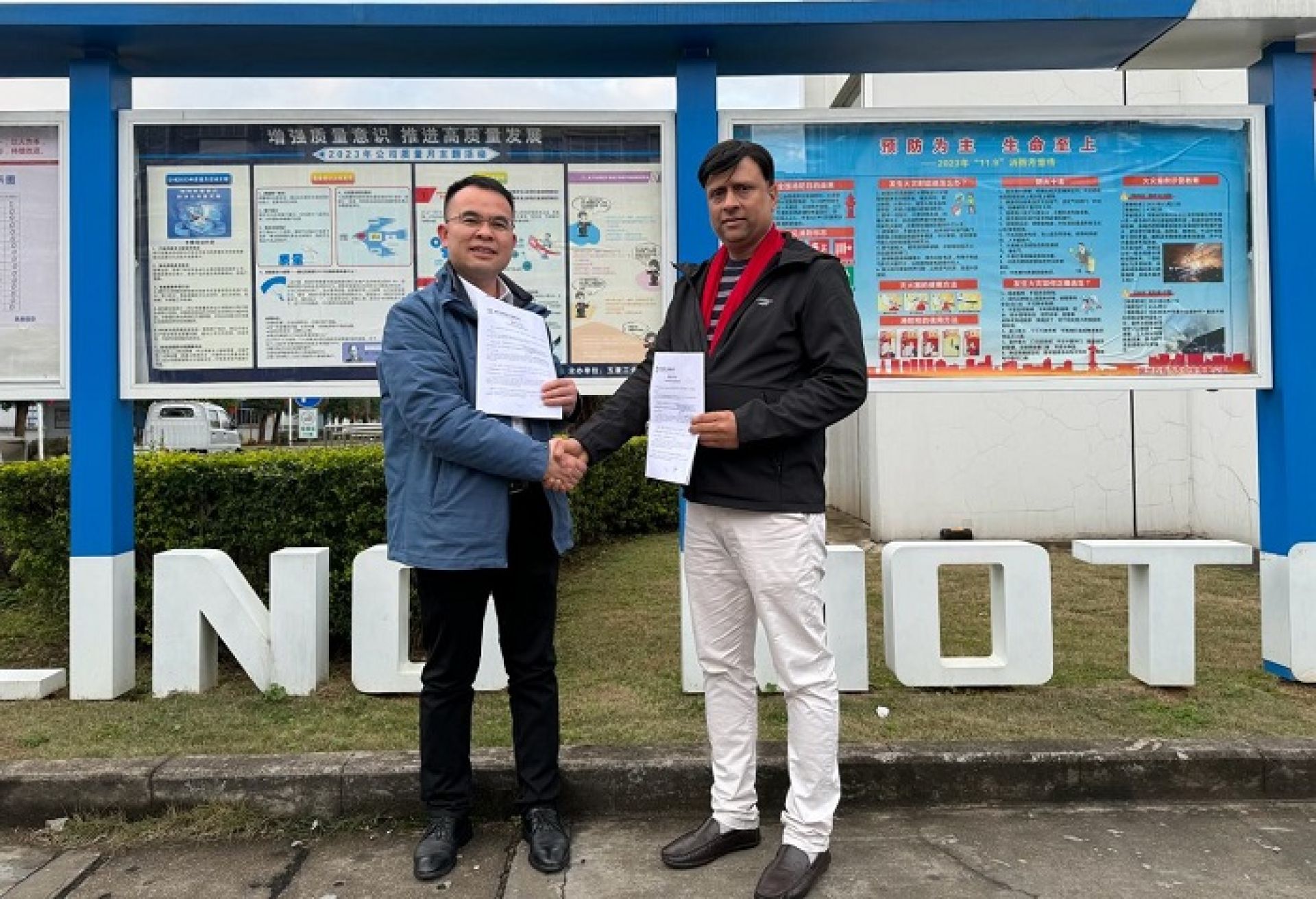 नेपाली बजारमा उलिङ्गको ११ सिटर इभी भ्यानहरु सार्वजनिक हुँदै 